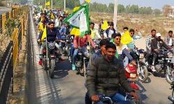 किसानों ने काली पट्टियां बांध कर निकाली मोटरसाईकल रैली किसानों ने काली पट्टियां बांध कर निकाली मोटरसाईकल रैली