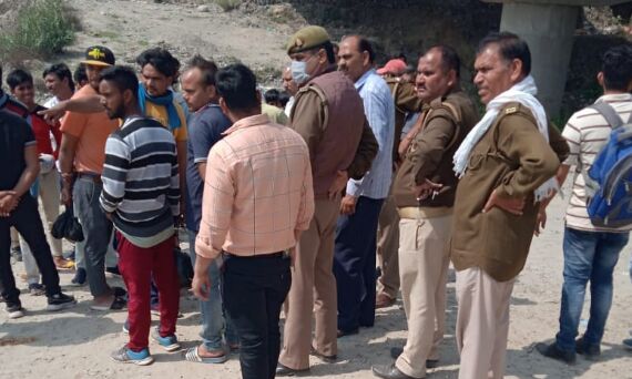 देखते ही देखते पर्दाफाश में कूदा युवकः तलाश जारी
