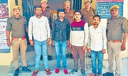 प्रापर्टी डीलर की हत्या के आरोप में चार गिरफ्तार प्रापर्टी डीलर की हत्या के आरोप में चार गिरफ्तार