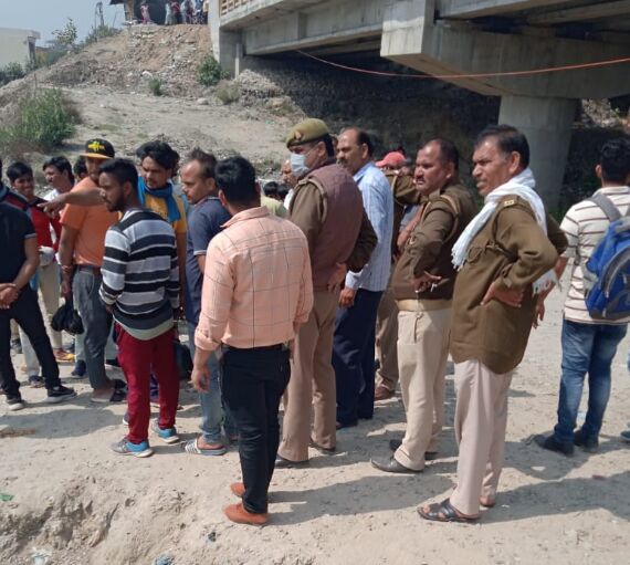 देखते ही देखते पर्दाफाश में कूदा युवकः तलाश जारी