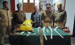 खेत में चल रही थी मौत का सामान बनाने की फैक्ट्री- आधी रात पहुंच गई पुलिस खेत में चल रही थी मौत का सामान बनाने की फैक्ट्री- आधी रात पहुंच गई पुलिस