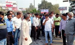 नये शिक्षा विधेयक के विरोध मेें सडक पर उतरे शिक्षक, फूंकी प्रतियां नये शिक्षा विधेयक के विरोध मेें सडक पर उतरे शिक्षक, फूंकी प्रतियां