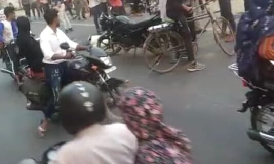 हादसे में बाइक सवार दो युवकों की मौत
