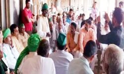 पंचायत का फरमान- जींस न पहनें लड़कियां- मिलेगा सामाजिक दंड पंचायत का फरमान- जींस न पहनें लड़कियां- मिलेगा सामाजिक दंड