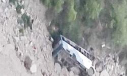 गहरी खाई में समाई बस-8 की मौत-दर्जनों घायल