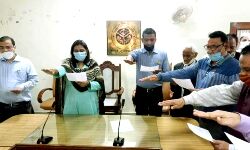 हाथ उठाकर खाई धूम्रपान न करने की कसम हाथ उठाकर खाई धूम्रपान न करने की कसम