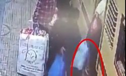 ट्रेन के नीचे गिरा बालक- जान पर खेल गई RPF कांस्टेबल ट्रेन के नीचे गिरा बालक- जान पर खेल गई RPF कांस्टेबल