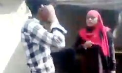 लड़की से छेड़छाड़- रणचंडी बनी मां ने उतारा आशिकी का भूत