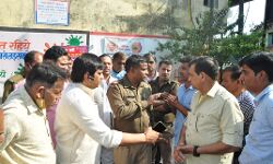 नाबालिग युवकों को हिरासत में लेने पर कोतवाली में हंगामा- दिया धरना नाबालिग युवकों को हिरासत में लेने पर कोतवाली में हंगामा- दिया धरना