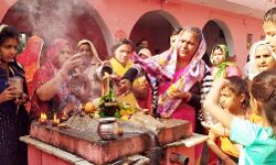 महाशिवरात्रि- आशुतोष का किया जलाभिषेक- गूंजा बम-बम भोले का जयकारा