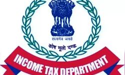 आयकर विभाग ने की छापेमारी- करोड़ो  जब्त