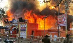 शिव मंदिर में लगी आग, मची भगदड़