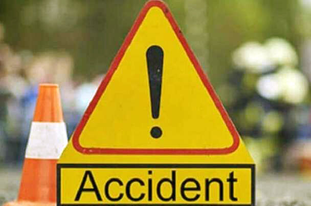 दुर्घटना: सड़क हादसे में दो लोगों की मौत
