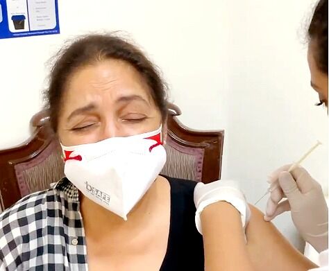 अभिनेत्री के मुंह से निकली चीख- फैंस ने ली चुटकी अभिनेत्री के मुंह से निकली चीख- फैंस ने ली चुटकी
