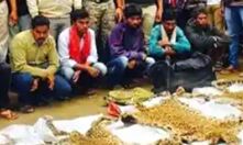 बाघ की खाल के साथ पांच पुलिसकर्मी गिरफ्तार
