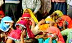 हुई पंचायत-आया फरमान-प्रेमिका ने बांधी प्रेमी को राखी हुई पंचायत-आया फरमान-प्रेमिका ने बांधी प्रेमी को राखी