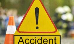 ट्रक की चपेट में आने से एक बाराती की मौत- दो घायल ट्रक की चपेट में आने से एक बाराती की मौत- दो घायल