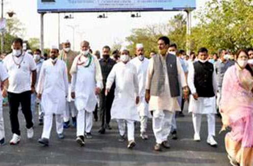 CM ने बजाजनगर से गांधी सर्कल तक किया पैदल मार्च CM ने बजाजनगर से गांधी सर्कल तक किया पैदल मार्च
