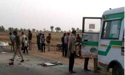 मिनी बस और ट्रोले के टकराने पर 5 लोगों की मौत, 1 दर्जन घायल मिनी बस और ट्रोले के टकराने पर 5 लोगों की मौत, 1 दर्जन घायल