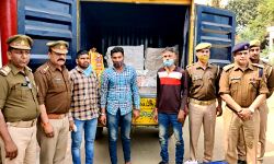 नशे पर वार-अवैध शराब के साथ तीन गिरफ्तार नशे पर वार-अवैध शराब के साथ तीन गिरफ्तार