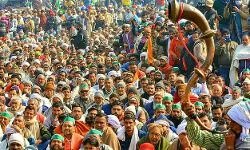 किसानों का हंगामा- आयोजकों का मुंह काला करने की थी योजना