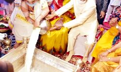 राष्ट्रपति पहुंचे श्रीकाशी विश्वनाथ- की पूजा-अर्चना राष्ट्रपति पहुंचे श्रीकाशी विश्वनाथ- की पूजा-अर्चना