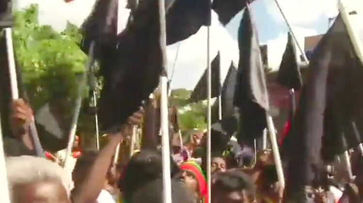 नही थम रहा किसानों का विरोध- मंत्री को काले झंडे दिखाने की कोशिश