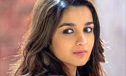 अभिनेत्री ने दिखाई  RRR लुक की पहली झलक