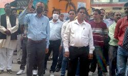 बैंकों की हड़ताल से लोग हुए परेशान - बैंक कर्मियों ने किया प्रदर्शन