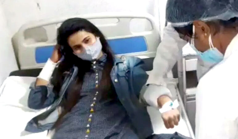 सांसद के घर के बाहर बहू ने काटी हाथ की नस