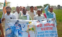 नदी अधिकार यात्रा का निषाद समाज ने किया भव्य स्वागत नदी अधिकार यात्रा का निषाद समाज ने किया भव्य स्वागत