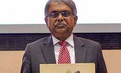 PM मोदी के सलाहकार ने दिया इस्तीफा