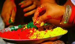 प्रशासन ने लगाई होली मिलन समारोह पर रोक प्रशासन ने लगाई होली मिलन समारोह पर रोक