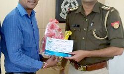 बिना पैसे के नही दिया शव- इंस्पैक्टर ने चुकाया बिल