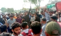 असामाजिक तत्वों की करतूत- खंडित की मूर्ति-लोगों ने लगाया जाम