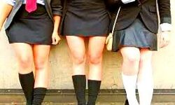 छात्राओं के मिनी कपड़े पहनने पर रोक छात्राओं के मिनी कपड़े पहनने पर रोक