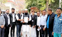 वसीम रिजवी के खिलाफ धरना प्रदर्शन कर ज्ञापन सौंपा वसीम रिजवी के खिलाफ धरना प्रदर्शन कर ज्ञापन सौंपा