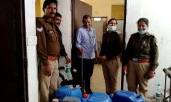 फ्लैट आ रहा था शराब बनाने के काम- पड़ा छापा- हुआ खुलासा