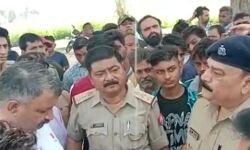 तोड़ी देव मूर्तियांः ग्रामीणों का हंगामा- लगाया जाम