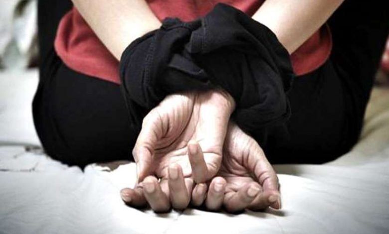 फोन पर मांगा ट्रैक्टर- बन गये बंधक फोन पर मांगा ट्रैक्टर- बन गये बंधक