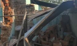 फटा गैस सिलेंडर- छत गिरी- तीन की मौत