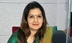 साधु संतों को भी कोरोना का टीका लगे: प्रियंका चतुर्वेदी साधु संतों को भी कोरोना का टीका लगे: प्रियंका चतुर्वेदी