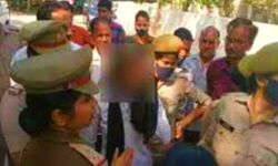 सरकार के 4 साल बेमिसाल का जश्न- युवती का आत्मदाह का प्रयास सरकार के 4 साल बेमिसाल का जश्न- युवती का आत्मदाह का प्रयास