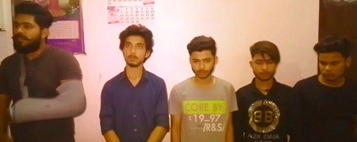 दारोगा पुत्र ने चलाया हुक्का बार-पुलिस ने पहुंचाया हवालात दारोगा पुत्र ने चलाया हुक्का बार-पुलिस ने पहुंचाया हवालात