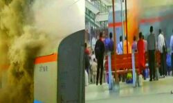 शताब्दी एक्सप्रेस में लगी आग  -मची अफरा-तफरी