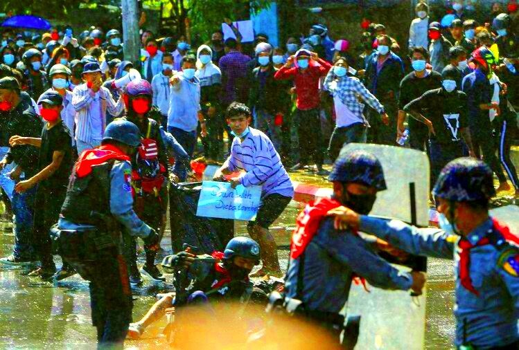 विरोध प्रदर्शन पर कार्रवाई में 230 से अधिक लोगों की मौत