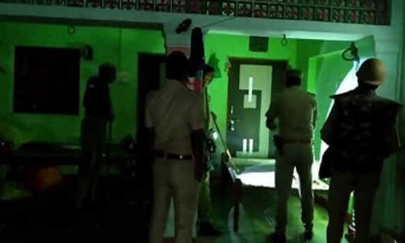 विवाद को सुलझाने गए पुलिसकर्मियों पर हमला- चौकी इंचार्ज समेत 2 घायल