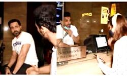 मुंबई सागा के जॉन अब्राहम ने बेचे टिकट मुंबई सागा के जॉन अब्राहम ने बेचे टिकट