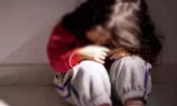 2 रुपये का लालच देकर चार साल की बच्ची से दुष्कर्म 2 रुपये का लालच देकर चार साल की बच्ची से दुष्कर्म