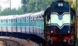 होली के नजदीक आते ही बढ़ने लगी ट्रेनों की वेटिंग होली के नजदीक आते ही बढ़ने लगी ट्रेनों की वेटिंग